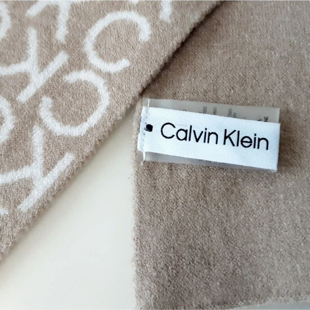 CALVIN KLEIN Logo Reversible Jacquard Heather Almond Beige Scarf - Unisex